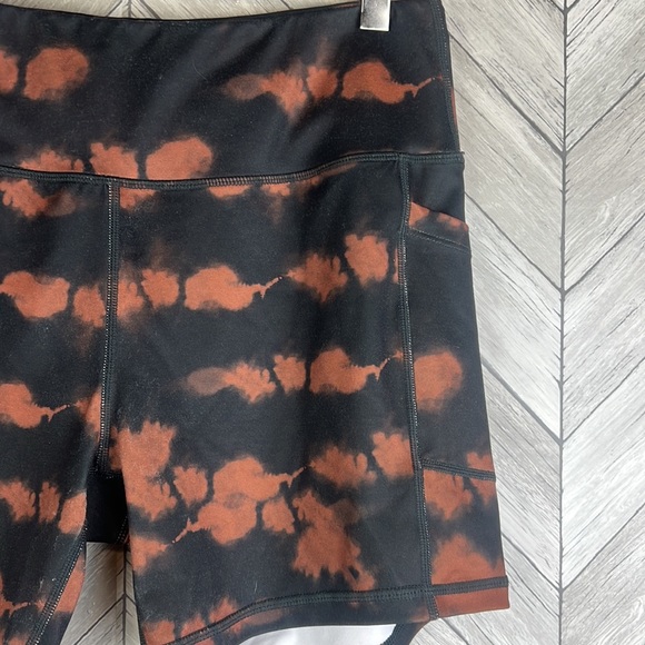 BE. Active biker shorts - Picture 2 of 8